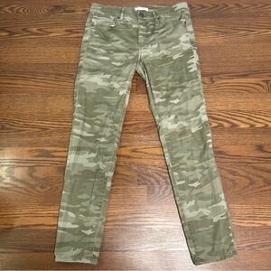 LOFT Marisa Skinny Ankle Jeans in Olive Green Camo size 2